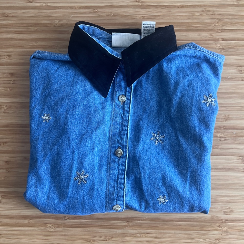 Blue Denim Santa’s sleigh embroidered collared shirt